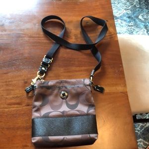 COACH crossover 9 deep 8 wide barely used.